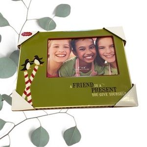 NWT Christmas Frame 4x6
